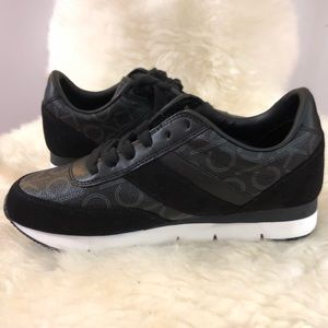 Calvin Klein Women’s Tea Sneaker